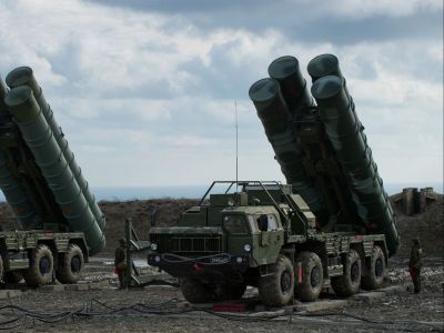 Зенитный ракетный комплекс С-400 "Триумф". Фото: Сергей Мальгавко / РИА Новости